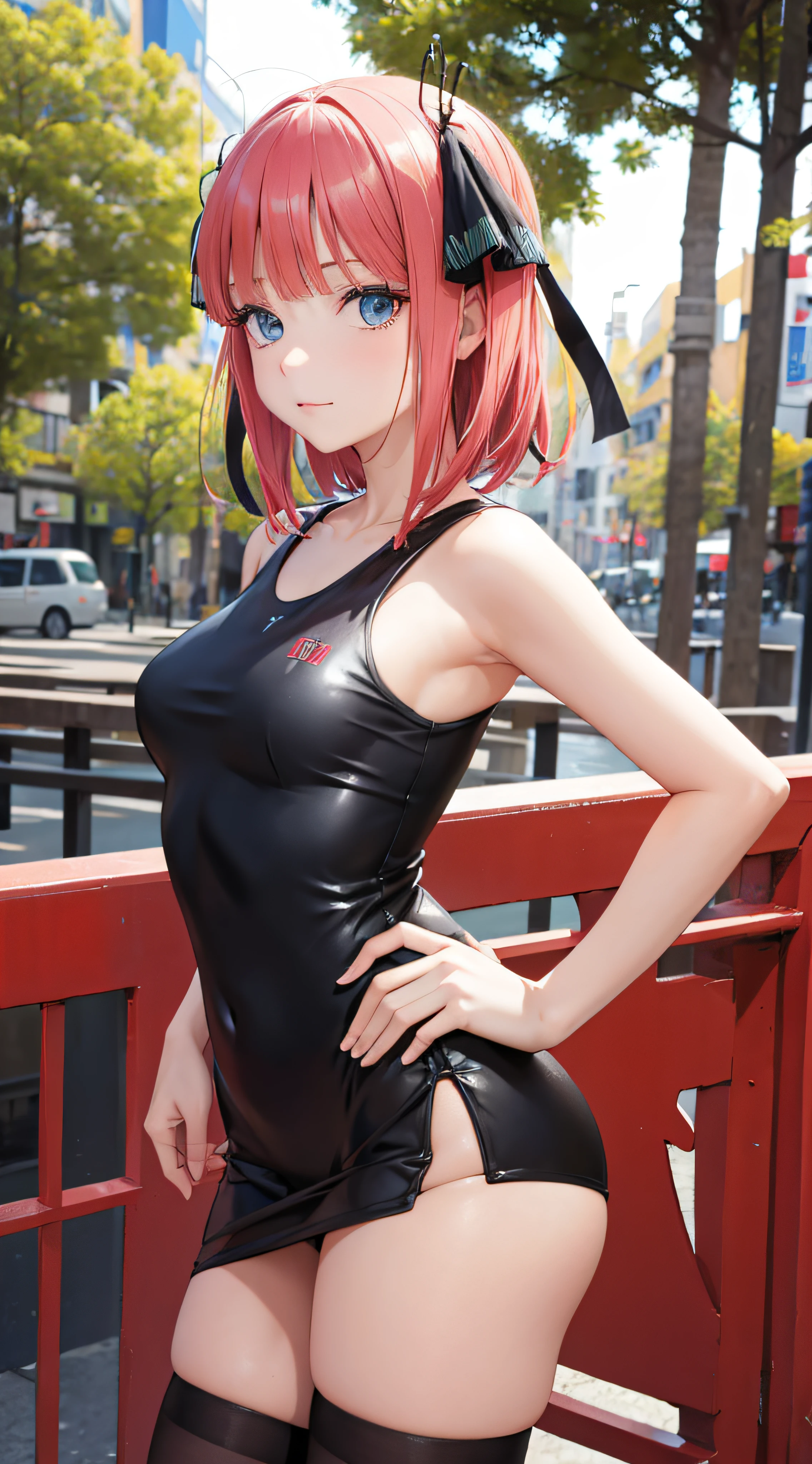 Nino Nakano,Pose sexy,ropa futurista,bosque