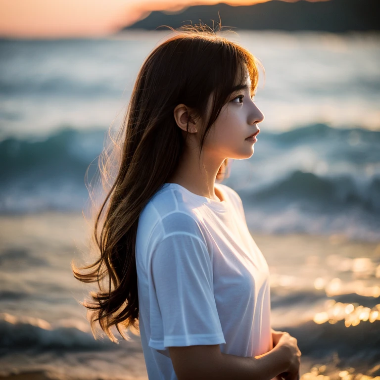 Profile looking at the sea、deadpan、sea side、((vague))(Off-beach、)(a very delicate and beautiful)、((Sit down))((The background feels dark))、a very delicate and beautiful)、(Golden hair)(Pulling angle)(tshirts)、dynamic ungle、portlate)、(smooth hair)、(Big eyes)Beautiful expression、de pele branca、depth of fields、radiant lips、sad、(mournful)Sunset background、