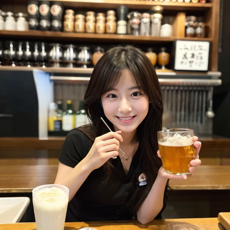 The background is an izakaya、girl with the same face as last time、holding a draft beer mug、Bustling、Black shirt、medium chest、Cute smile、４ＫImagen、realisitic