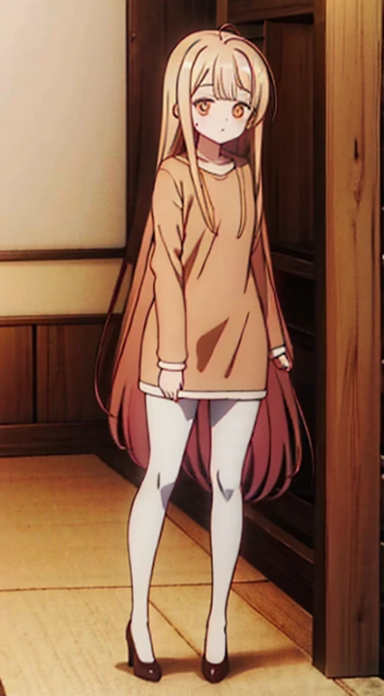 mulher pequena com Cabelo Amarelo e Pupila Vermelha usando Sueter branco, pantyhose and high heels, sentanda, mahiru shiina