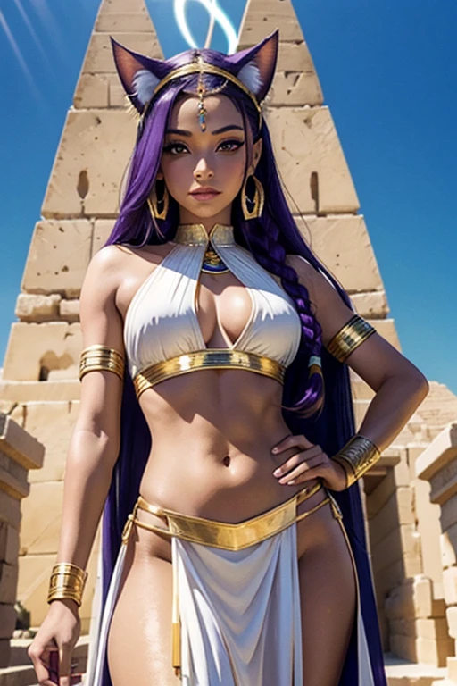 Déesse Egyptienne, Bastet, White Toga, Jewel Dorée, oreilles de chat, Cat tails; Halo of light around her, Dark and Purple hair, Braided long hair, , belle poitrine, , Charismatic character, In front of a pyramid, Avatar de seconde vie, Nice screenshot, Femme seduisante vue complète du corps, High quality, very detailed skin