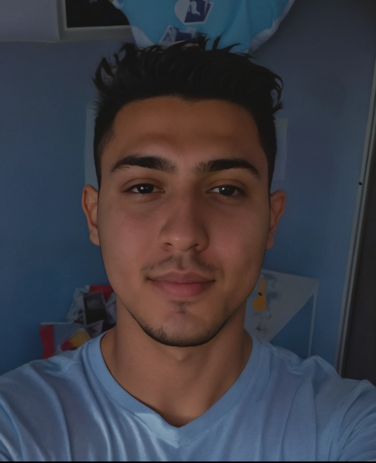 homem arafiado com orelhas de coelho e camisa azul, em torno de 1 9 anos, taken in the early 2020s, imagem frontal, Fotografia selfie 8k, 18 anos, Riyahd Cassiem, halfbody headshot, foto do snapchat, Mohamed Chahin, 1 6 anos, Foto de perfil, Streamer do Twitch / Jogador Ludwig, foto de perfil