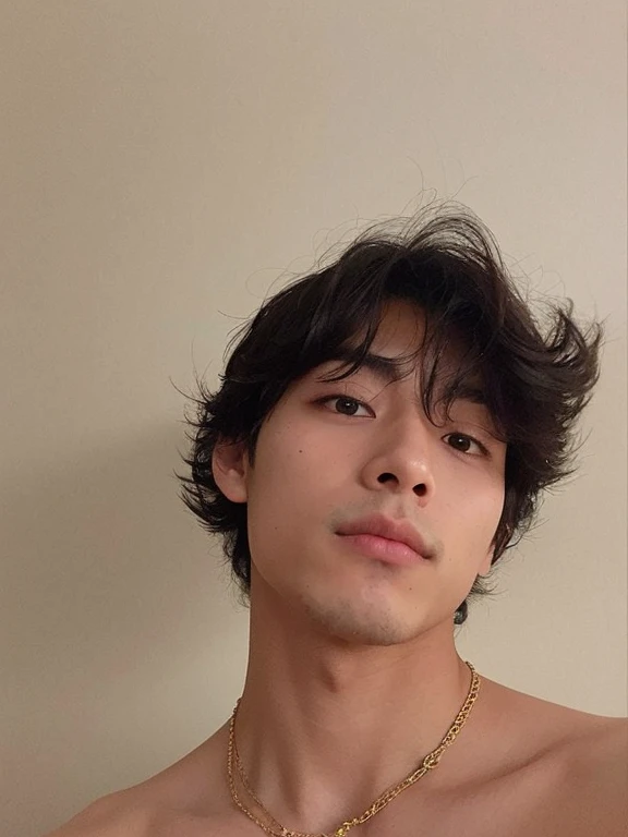 Qualidade Superior, Ultra high resolution, Very detailed, (fotorrealista: 1.4), Dynamic angle, muito bonito, rosto perfeito, modelo de tiro, corpo inteiro, flying in sky, 19 year-old Japanese man, not shirt, meias de futebol, football pants, Selfie, (Aegyo Will: 0.2), no beard, delicate look and 8k quality, Corpo Perfeito, (cabelo lateral raspado preto: 1), sorrir, luz natural,