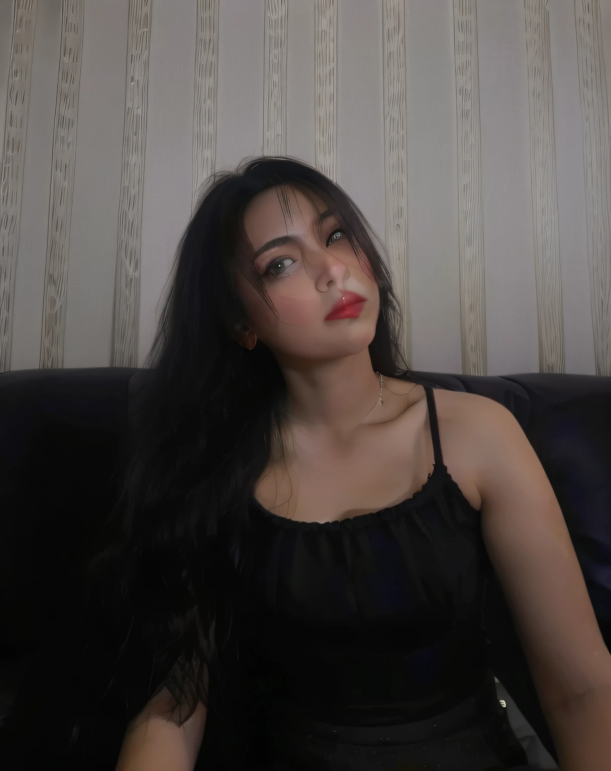 arafed woman with long black hair sitting on a couch, 🤤 retrato da menina, a partir de 8 k matte, 18 anos, ela tem cerca de 20 anos, ela tem cerca de 2 0 anos, Retrato tirado 8 K, ela tem cerca de 1 6 anos de idade, com cabelos longos, Ayahausca, fotografia de baixa qualidade, foto de baixa qualidade, estilo disney pixar