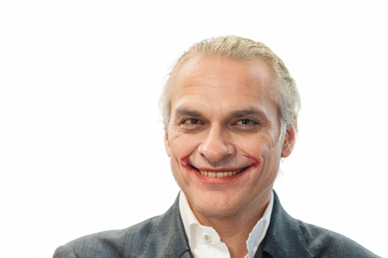 Joker&#39;s macabre facial expressions
