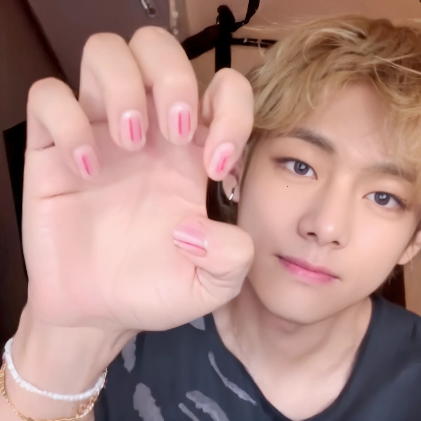 Taehyung from bts face, fotorrealista, ultrahd, 8k