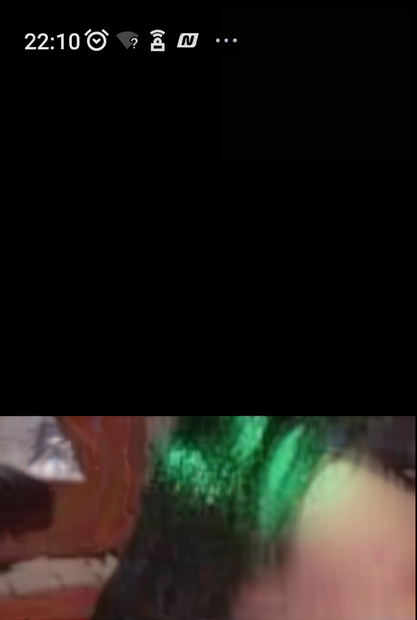 um close up de uma mulher com cabelo verde e um top branco, Mulher de 30 anos de Cuba, imagem de perfil, cerca de 20 yo, Alanis Guillen, imagem de qualidade muito baixa, selena quintanilla perez, foto de perfil, foto do perfil, Parece Fabiula Nascimento, taken in the early 2020s, foto de perfil