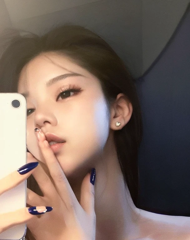 There's a woman taking a selfie with her phone, Retrato Jisoo Blackpink, Jinyoung Canela, small lips pointy nose, Retrato de Jennie de Blackpink, jennie blackpink, Heonhwa Choe, Ulzzang, inspirado em Sim Sa-jeong, maquiagem sul-coreana popular, Artista coreano, com rosto redondo, jisoo do blackpink, Jisoo do Blackpink, Fotografia selfie 8k