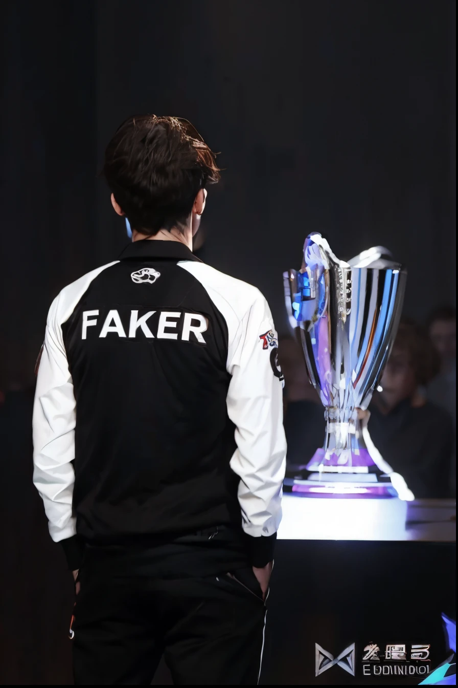 FAKER A handsome man with a clear face，A young man with short brown hair，e-Sport，esports players，standing