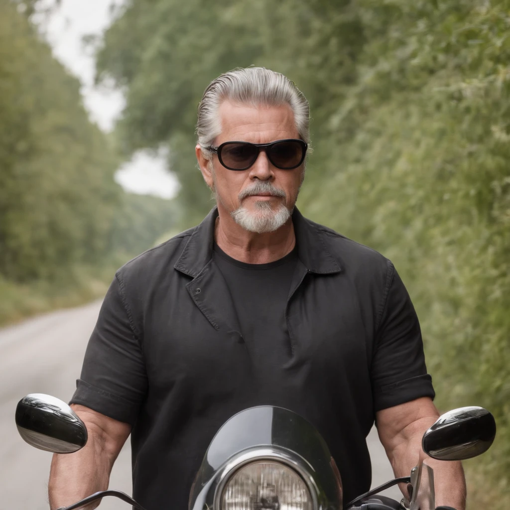 loirão, motoqueiro, ele tem 63 anos, barbudo, cabelos compridos, kevin nash, sunglasses, luvas pretas, zeus robusto, tatuado, biceps gigante, biker, brock hurn