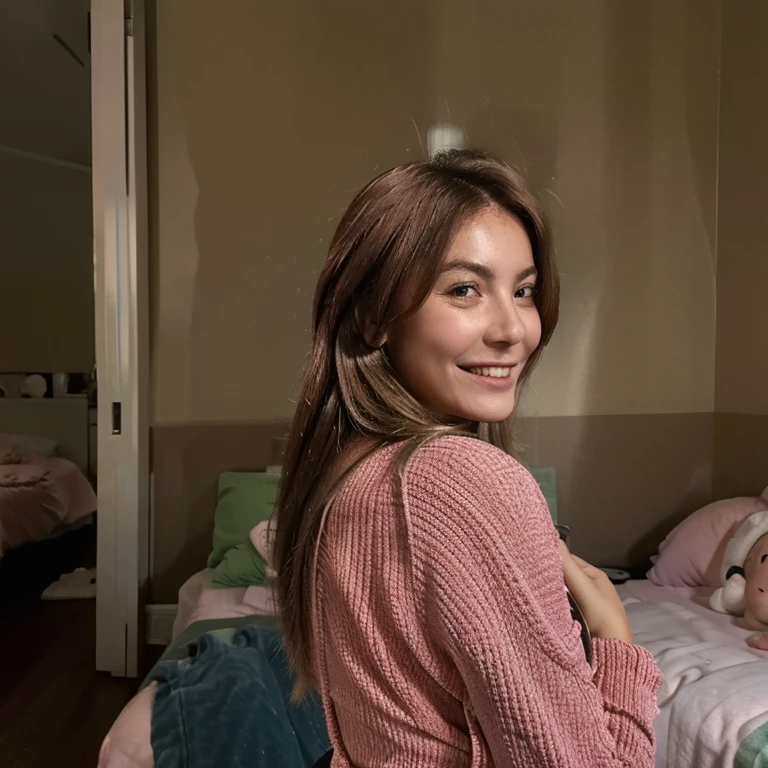 Une femme debout, influenceuse, cheveux rose,visage parfait, sourire en coin, Head-to-profile, with your back to the camera, loose hair