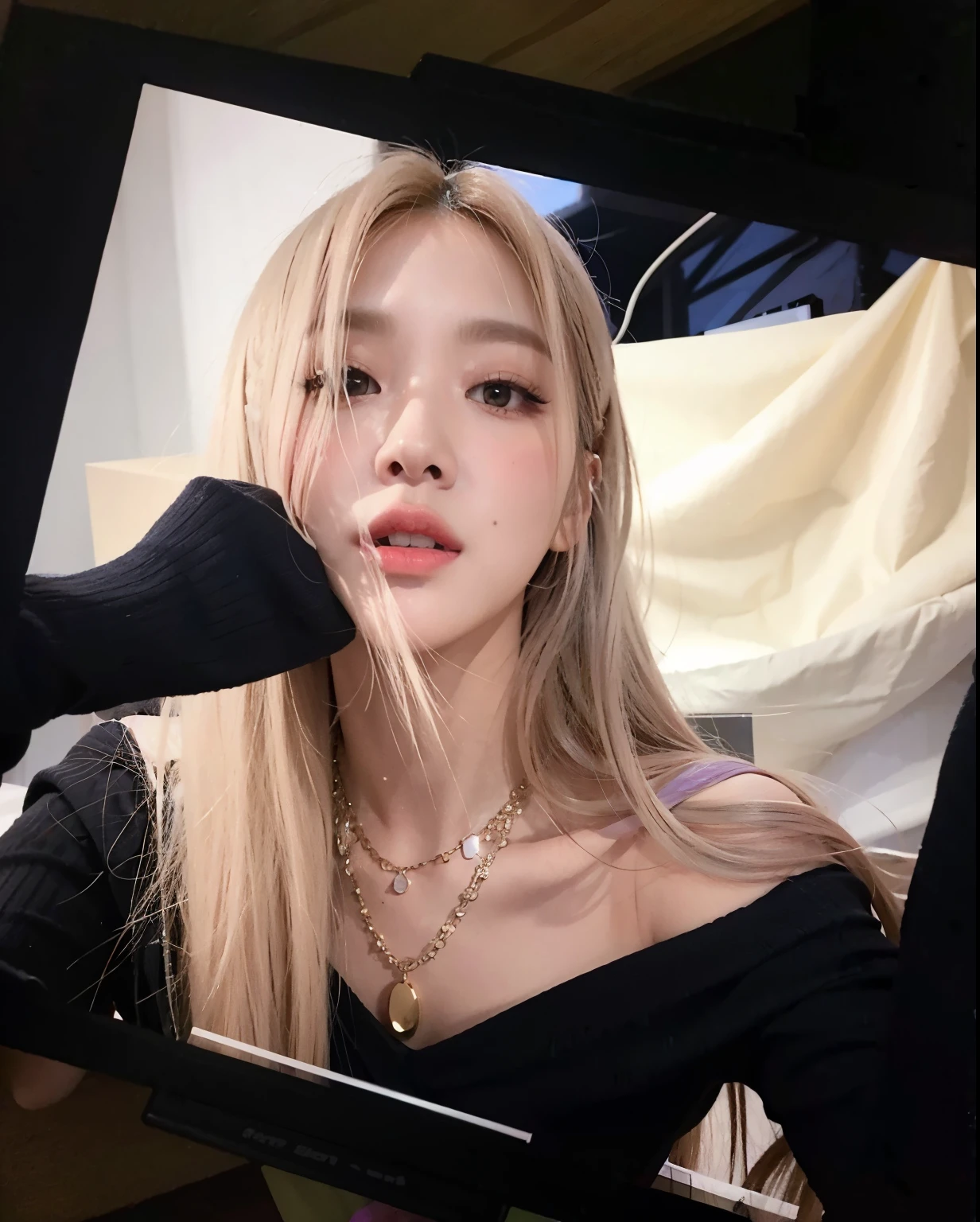 a Close-up of a person on television with a necklace, Parque Roseanne do Blackpink, Retrato de Jossi de Blackpink, jossi do blackpink, imagem vazada, Cl, Jaeyeon Nam, jennie blackpink, Retrato Jisoo Blackpink, Fotografia selfie 8k, Dom Yunjoo, Heonhwa Choe, Ulzzang, Jinyoung Canela, foto de perfil headshot