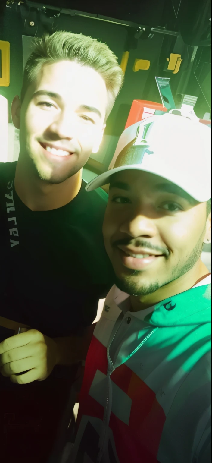 there are two men that are posing for a picture together, Liam Brazier e Nielly, imagem de qualidade muito baixa, foto de perfil, Charli Bowater e Artgeem, ✏️🎨, Com Godray, teddy fresh, Upload de alta qualidade, foto do snapchat, Ghutra e Egal, Jacksepticeye, Tyler Miles Lockett, editing