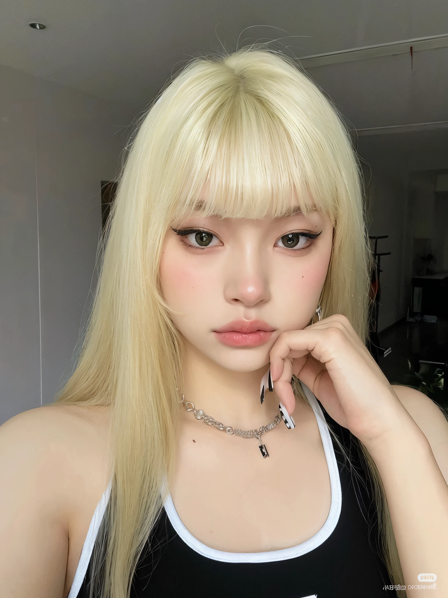 Menina loira com cabelo longo e piercings posando para uma foto, franja branca, longos cabelos brancos e franja, branco hime corte penteado, cabelo whitebangs cabelo, extremely pale blond hair, very very pale blond hair, com franja completa, com franja, Lalisa Manobal, com cabelos longos brancos, cabelos longos com franja, Ulzzang, pale hair