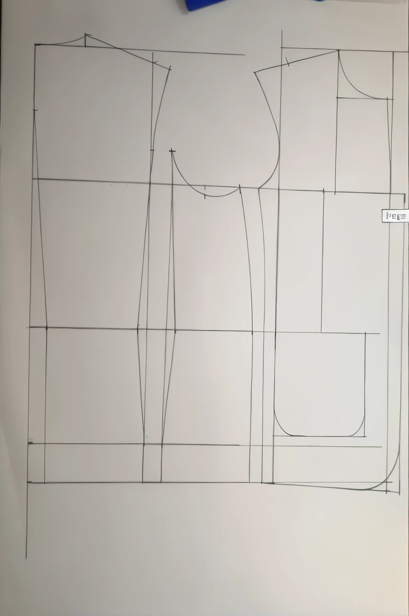 un primer plano de un dibujo de un vestido sobre una mesa, Technical sketch, Dibujo de contorno, Front spelling, Proporciones desactivadas, thick line drawing, Contorno grueso, line drawing, dibujo lineal, Dibujo de planos, boceto de esquema, with implicit lines, accurately drawn details, Technical drawings, one-line drawing, technical drawing, Boceto lineal, dibujo por ordenador, Dibujo simple
