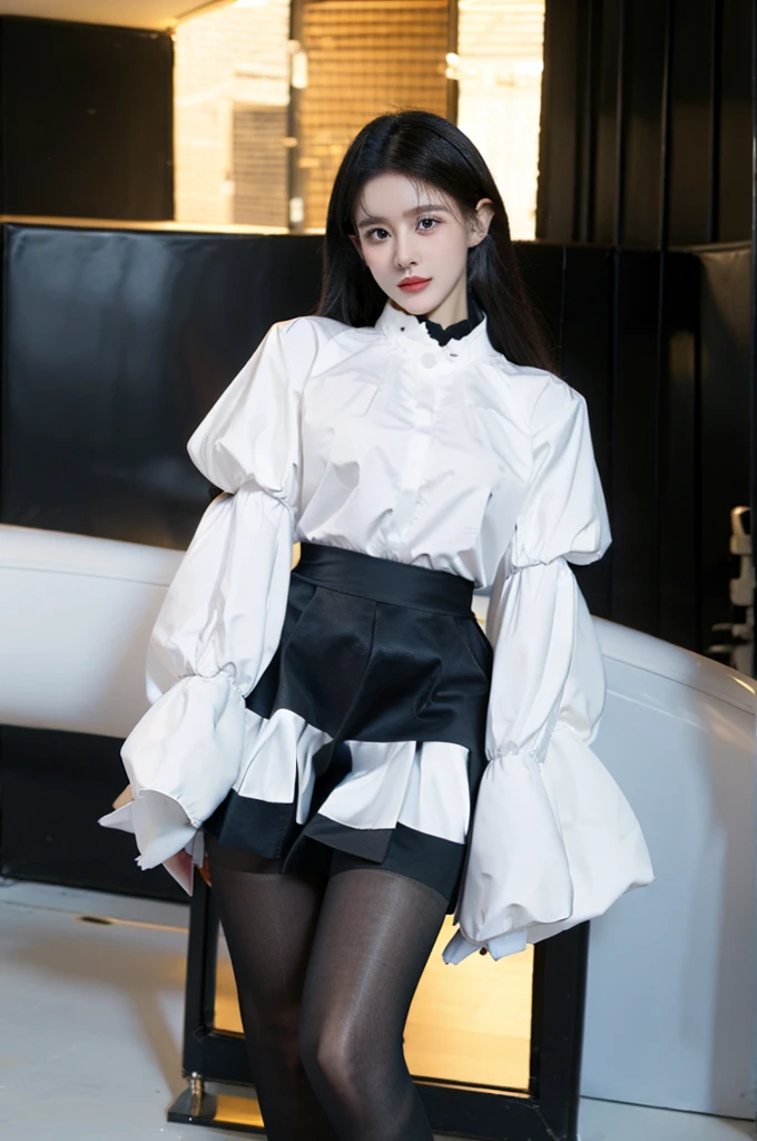 The most real,One wears a black hip skirt,Black stockings,White color blouse,The expression is very eye-catching,Look ahead,perfect body figure
