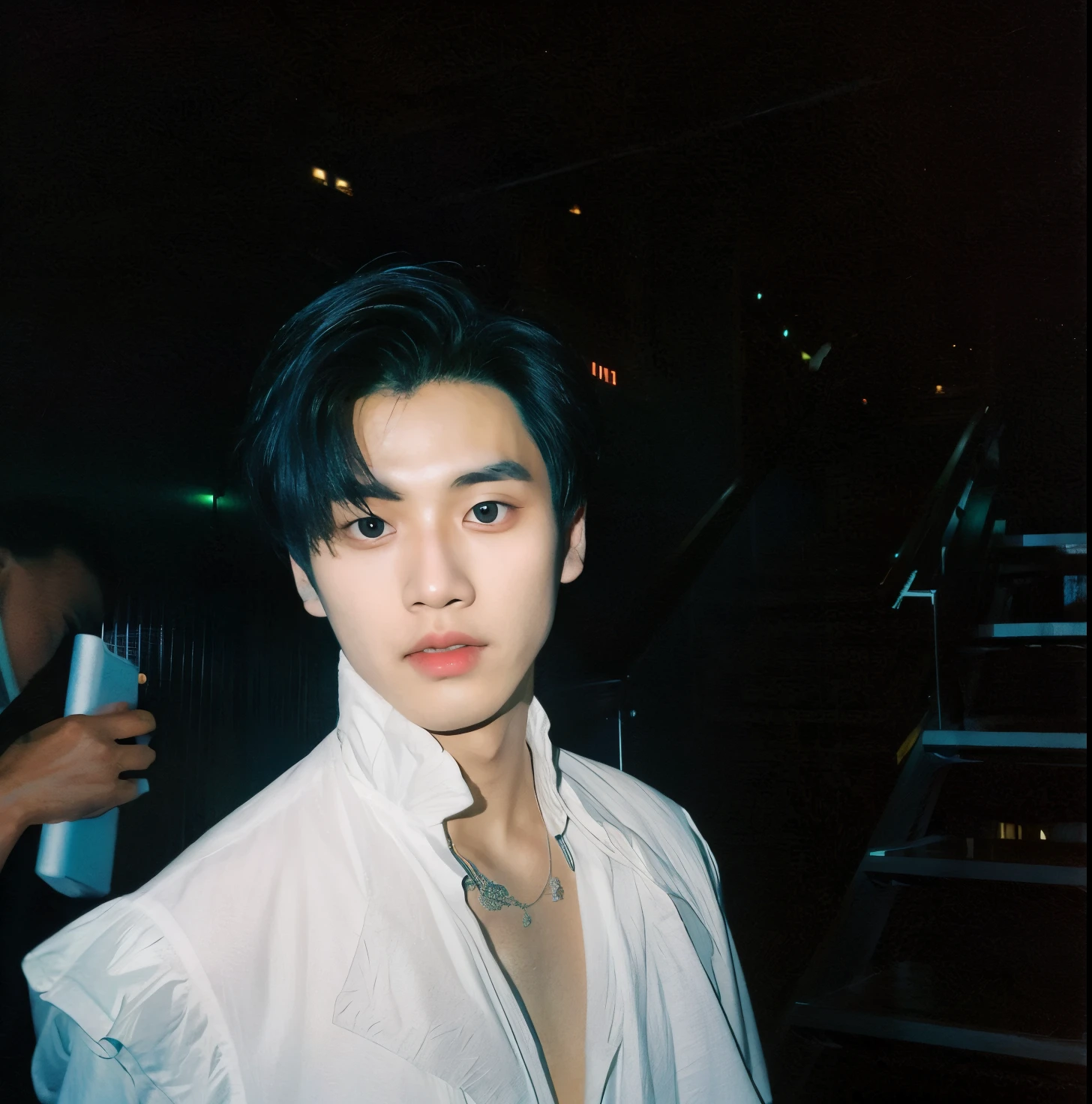 There is a man standing in front of a staircase, Cai Xukun, inspirado em Bian Shoumin, Hyung Tae, Na Jaemin de NCT DREAM, Na Jaemin, Jaemin, Sha Xi, Jinyoung Canela, Hsiao-Rony, Retrato de Jossi de Blackpink, taken in the early 2020s, jia, Kim Doyoung, Jovem Anjo Wan, delicate androgynous prince