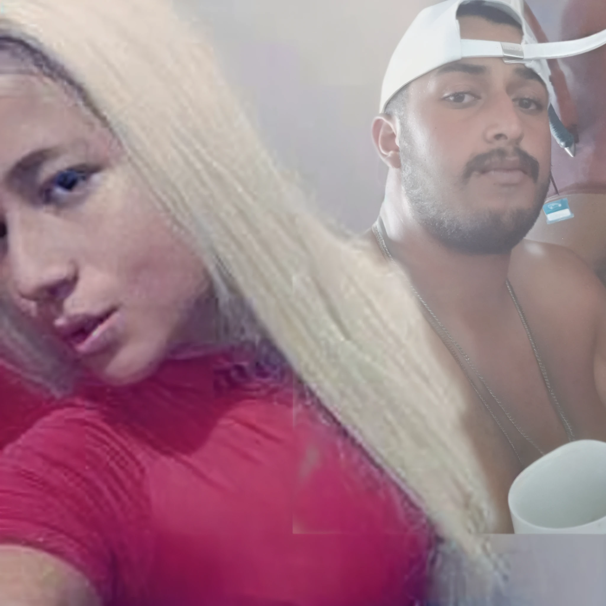 mulher loira com camisa vermelha e um homem no espelho, Parece Fabiula Nascimento, Marischa Becker, foto vazada, louro, foto de perfil, Ayahausca, Mulher de 30 anos de Cuba, imagem de perfil, par, 👰 🏇 ❌ 🍃, 1614572159, imagem vazada