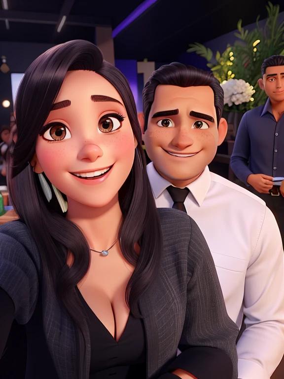 Uma mulher sorridente de cabelos preto e vestido preto e um homem de camisa branca