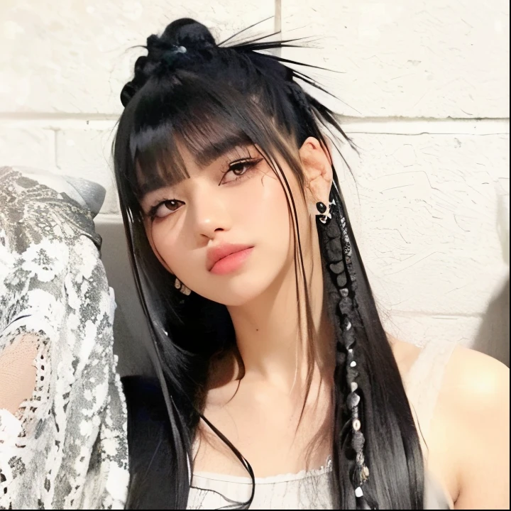 garota araffe com longos cabelos pretos e um top prateado, Ela tem cabelo preto com franja, O corte Hime, preto hime corte cabelo, branco hime corte penteado, com franja completa, Sui Ishida com cabelo preto, cabelo comprido com franja completa, com franja, cabelo arrumado com franja, cabelos longos com franja, penteado twintails, cabelo preto longo com franja lalisa manobal do blackpink, lalisa manobal do blackpink, lalisa Manoban do Blackpink parque roseanne do blackpink lalisa Manoban do Blackpink