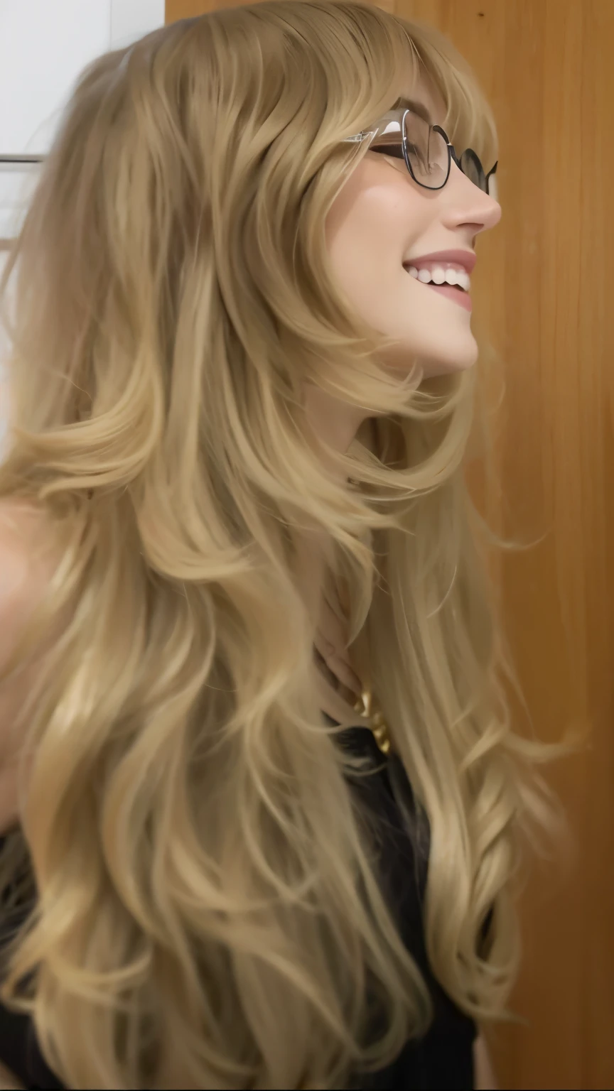 blonde woman in glasses and black dress smiling in front of a door, cabelo fluindo para baixo, seus cabelos escorrendo para baixo, longos cabelos loiros ondulados, cabelo escorrendo, estilo de cabelo longo ventoso, cabelos longos castanhos loiros, long messy hair, glorioso cabelo loiro longo, cabelos longos ondulados, Flowing blonde hair, com longos cabelos loiros, penteado longo, longos cabelos loiros ondulados