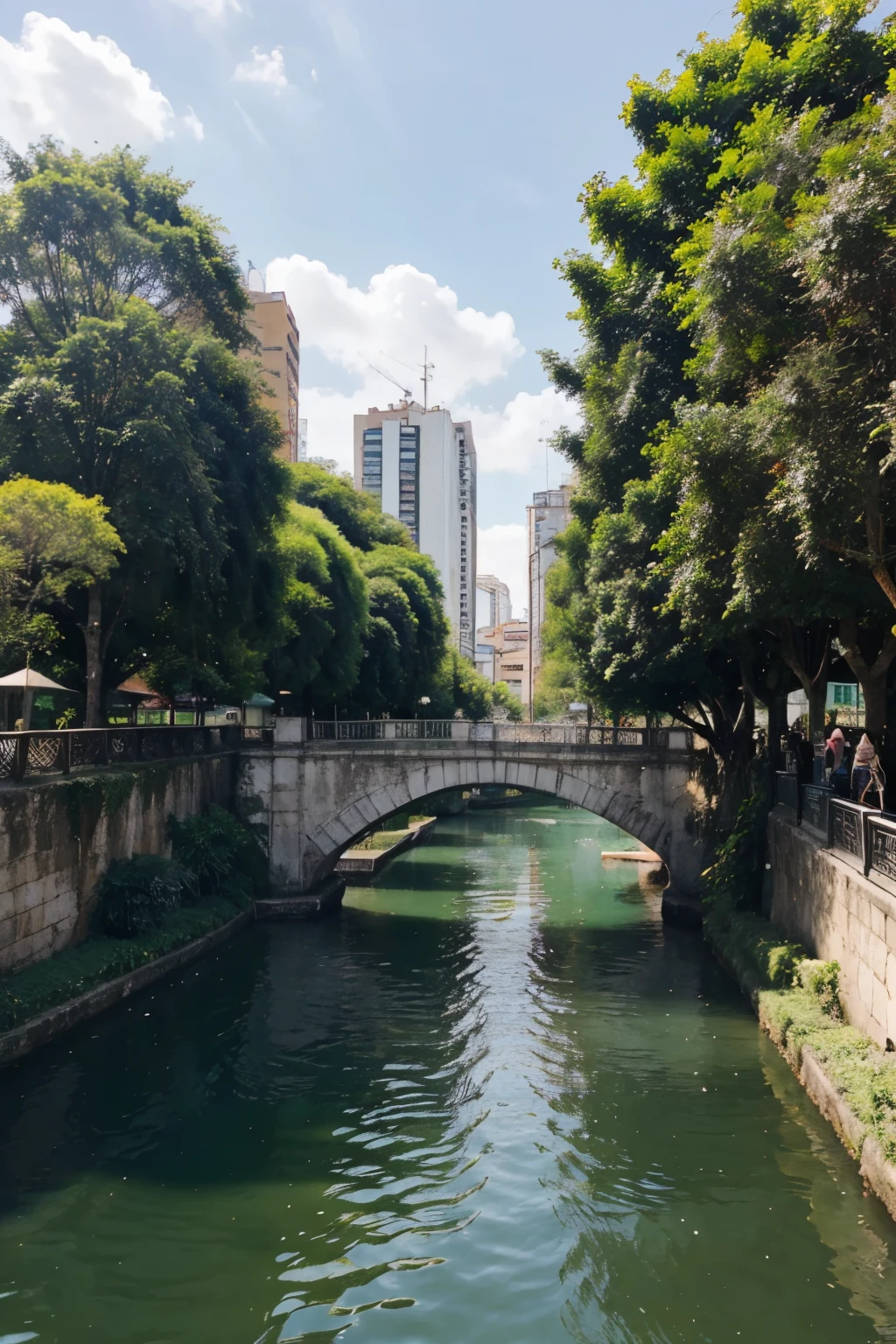 Imagine a vibrant, sunny park in the heart of the city, com um rio sereno fluindo ao seu redor. Agora, visualize uma graciosa ponte atravessando o rio, connecting the two banks and offering a panoramic view of the scenery
