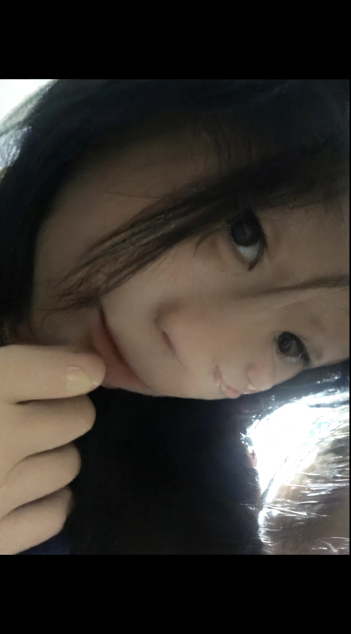 there a woman that brushing her teeth in the mirror, chiho, 1 8 yo, 奈良美智, 2 , xintong chen, with cute - fine - face, 2 8 years old old, 18 years picture, very very low quality, with small nose