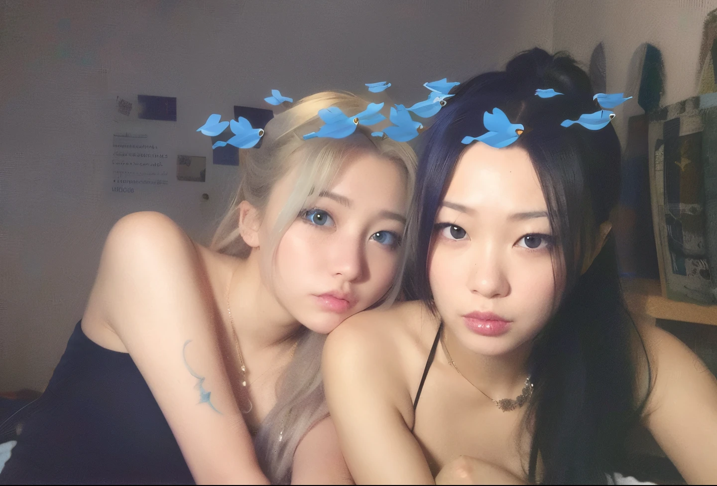 Two women with blue birds on their heads posing for a photo., ulzzang, foto de perfil, tumblr, Blanqueado, con piel azul, # Oc, #Oc, Nixeu y Sakimichan, grunge aesthetic, grunge aesthetic!!! (, Cute aesthetics with flutter, Fairycore, very aesthetic!!!!!!!!!!!!!!!, beautiful gemini twins