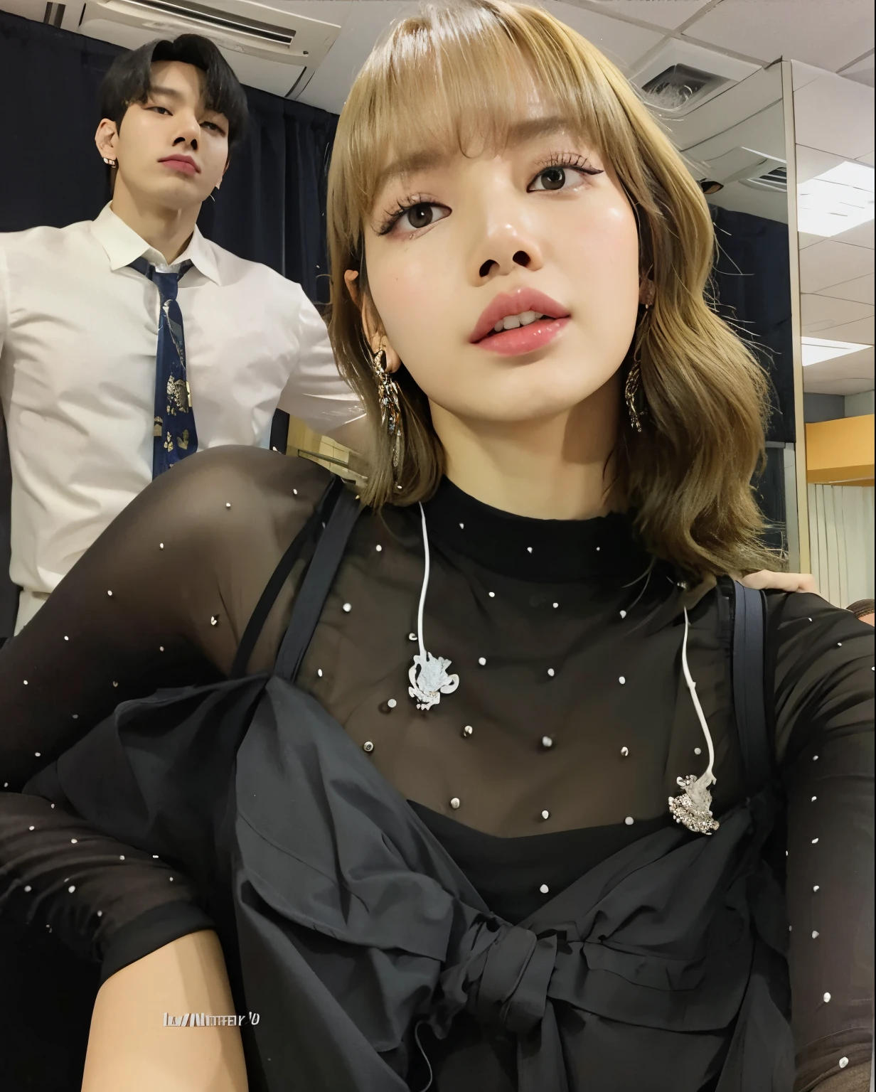 tem uma mulher que posa para foto com um homem, Dom jungkook do bts, Lalisa Manobal, jossi do blackpink, Lalisa Manoban do Blackpink, Parque Roseanne do Blackpink, Retrato de Jossi de Blackpink, Heonhwa Choe, 韓国アイドル, TaeJune Kim, Kim Doyoung, com franja, Cl