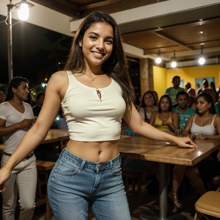 Modelo brasileira, friendly about 20 years, sorrir, corpo inteiro, boate, Beber, Dancing, Durante toda a noite, tarde da noite, aproveitando a juventude, crowd, Feliz, bermuda jeans, camisa branca com gola v, samba, pagode, rio de janeiro, roda de samba, alegria, sorriso, Spontaneous