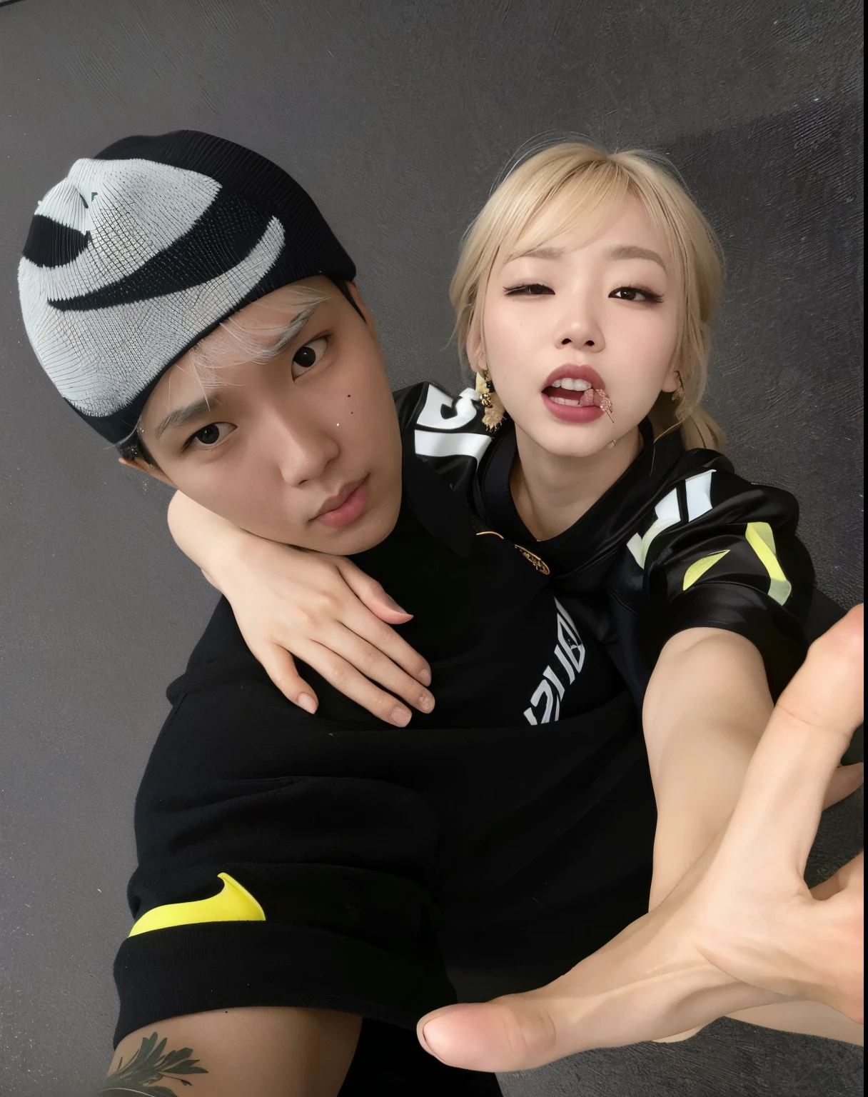 there a man and a woman posing together for a photo, KDA y Sam Yang, ulzzang, Jossi de Blackpink, con negro, Nixeu y Sakimichan, Lalisa Manobal, Kim Doyoung, JIA, Parque Roseanne de Blackpink, foto de perfil, Cai Xukun, Cl, Sun Yunjoo, Huang Yuxing y Aya Takano
