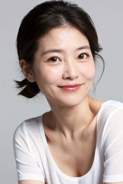 50 years old、femele、Beautiful skin、house wife、A slight smil、Square image、unclear、White T-shirt、mothers、White background、Face front、Face Up