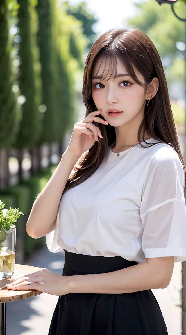 laughing、White clothes、A dark-haired、campus