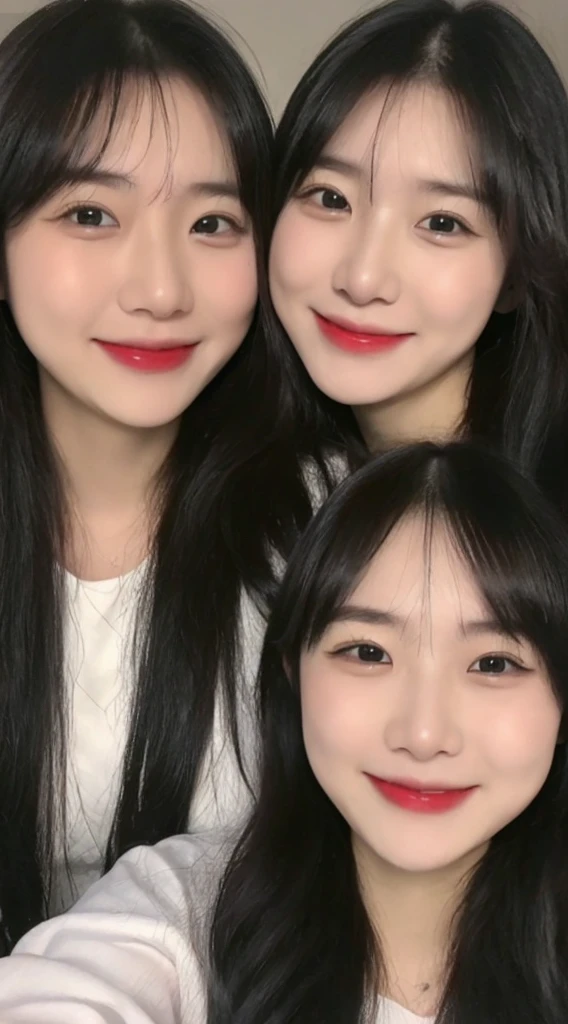 ((top-quality、8K、masterpiece:1.3))、2 girls、selfee、Long、onepiece、A slight smil