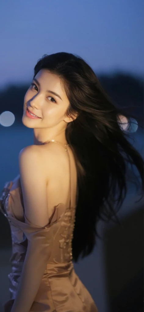 (On a table, Best quality at best, realistically, ultra - detailed, meticuloso, A high resolution, 8k wallpaper), Close-up portrait of a beautiful woman, Chariada, Smiling, light brown messy hair, Perfect dynamic composition, 美丽meticuloso的眼睛, Just like the cover of a fashion magazine, On campus