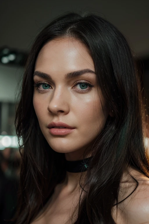 a woman with long black hair and green eyes in the club in a beautiful dress, with green eyes, with stunning green eyes, keine Falten, Modelgesicht wie Megan Fox, big lips, Ultrarealistische digitale Malerei, Hyperrealistische digitale Malerei, Ultrarealistische digitale Kunst, Hyperrealistische digitale Malerei, Ultrarealistische digitale Kunst, with deep green eyes, Ultrarealistische digitale Kunst, with green eyes, Genau, ultrarealistische Gesichter, Realistische digitale Malerei, mit schwarzbraunen Haaren, definierte Gesichtsturktur, texturierte Haut, spitzes Kinn, hohe Wangenknochen, feine Nase, Clubszene