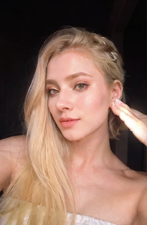 mulher loira com cabelo comprido e vestido branco segurando um telefone celular, pale glowing skin, tiradas no final dos anos 2000, imagem vazada, pele suada!!, seu rosto ruborizado e suor, mulher sueca loira, com um fundo preto, ela tem um brilho vindo dela, sem maquiagem, rosto perfeitamente iluminado, with pale skin, soft pale golden skin