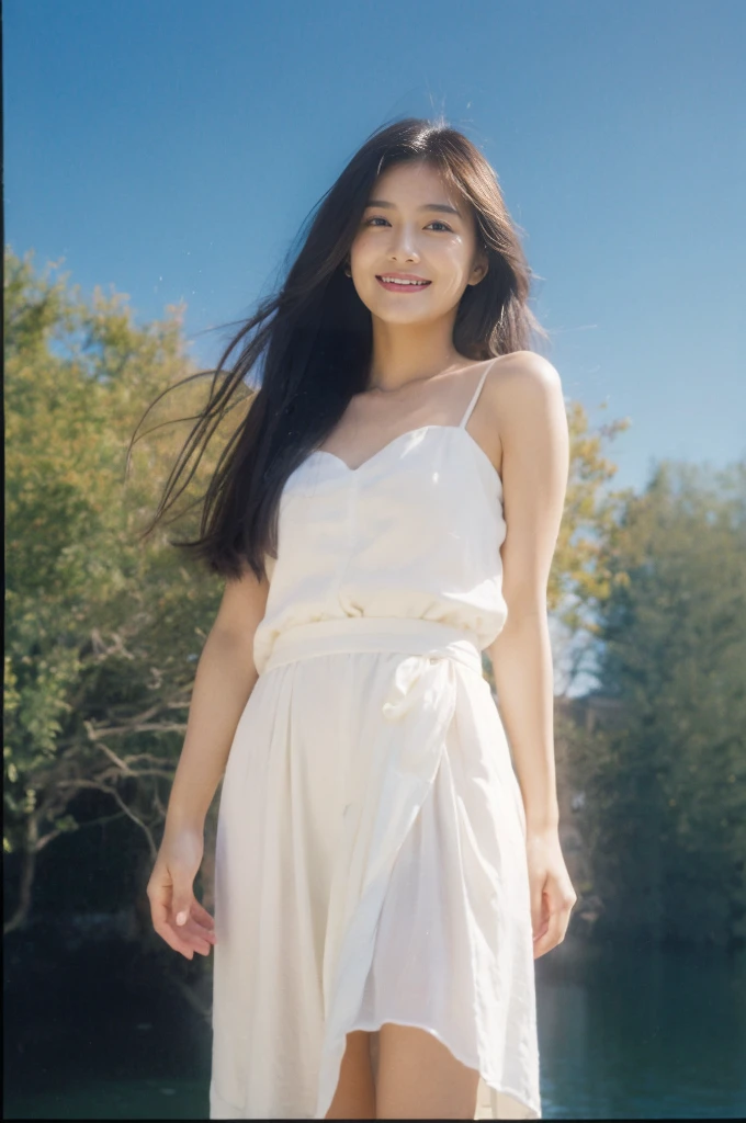 (On a table, Best quality, realistically, ultra - detailed, meticuloso, A high resolution, 8k wallpaper), Close-up portrait of a beautiful woman, Chariada, Smiling, light brown messy hair, Perfect dynamic composition, 美丽meticuloso的眼睛, Just like the cover of a fashion magazine, On campus