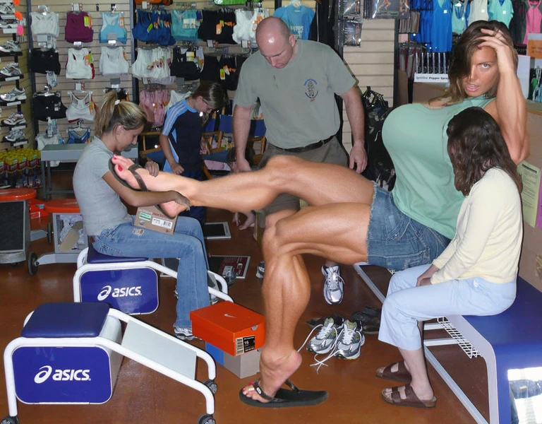 (strong:1.1), (muscles:0.95)