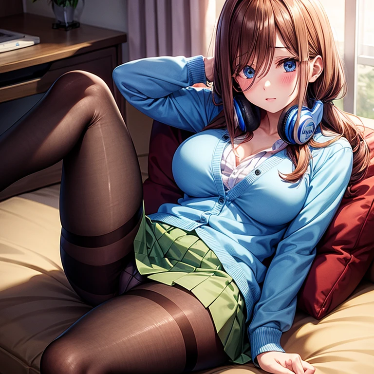 Schoolgirl with brown hair、Green skirt、light blue cardigan、(Blue headphones)、Semi-long hair、Black sheer pantyhose、lowfers