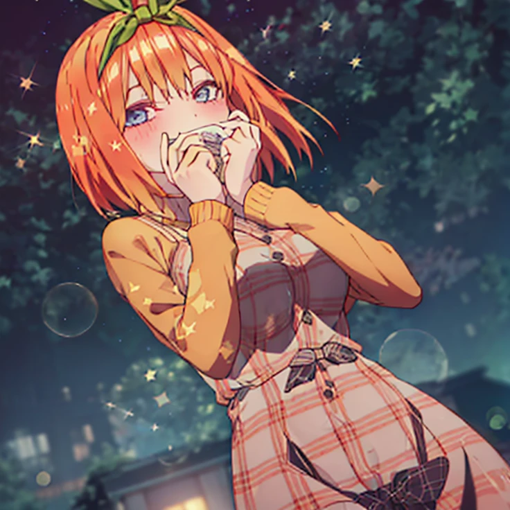 (masutepiece), A sexy、Natural light, Photorealistic, Cameltoe, diffuse glow, depth of fields, big eye、profetional lighting、headband is green、Blue eyes、Hair is orange、hairstyle is short bob、Sunset background、Both hands are in the shape of a heart、Hide your mouth with your hands、Nakano Yotsuba、ivory check dress、yellow long sleeve innerwear、huge smile、Night sky on background、sparkling in the air、
