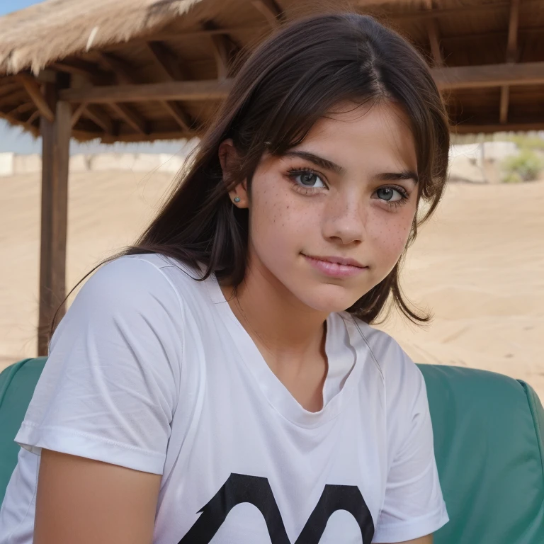 (((linda adolescente))), Vaqueros cortos, camiseta blanca sin mangas, rubio, Plano medio, ((Ortodoncia)), Pecas