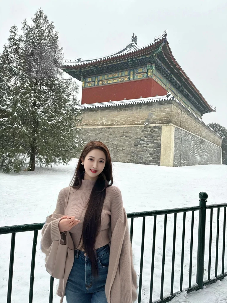 Colossal breats,18yr old,真实感,Beutiful women,High-end clothing,Very realistic,Beutiful women