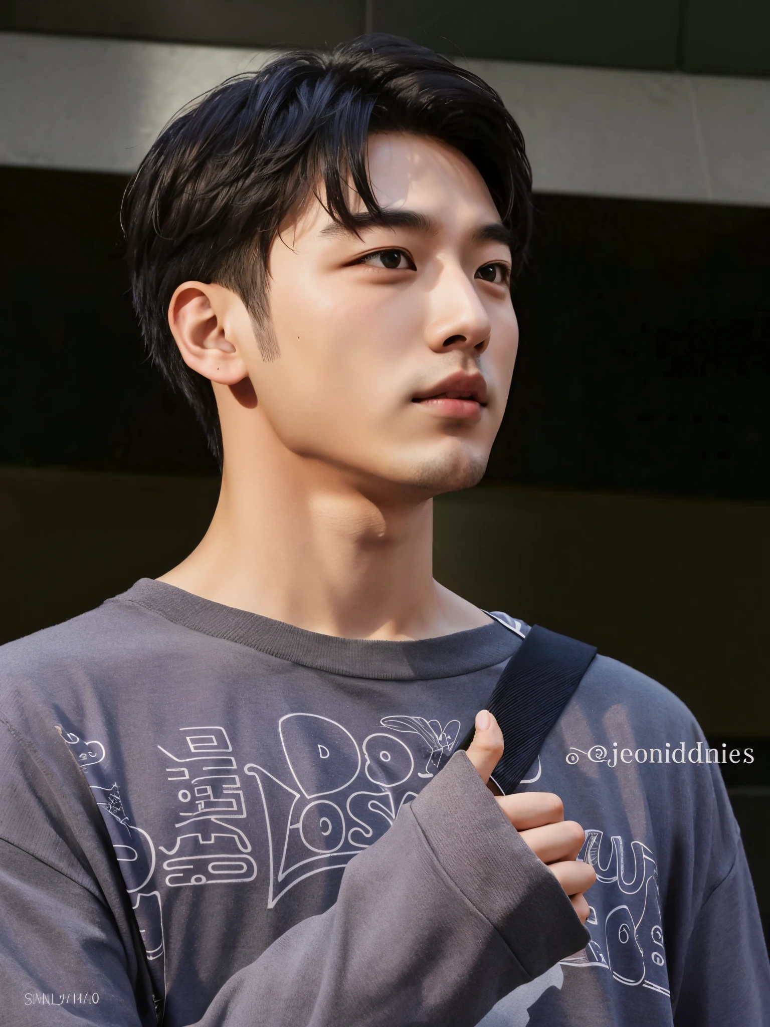 arafed asian man with a black shoulder bag and a gray shirt, Hyung Tae, Wonbin Lee, Jungkook, Sul Coreano Masculino, taken in the early 2020s, Jinyoung Canela, Kim Siwoo, TaeJune Kim, Cai Xukun, Inspirado em Jeonseok Lee, dez lee, inspirado em Gang Se-hwang, wan adorable korean face