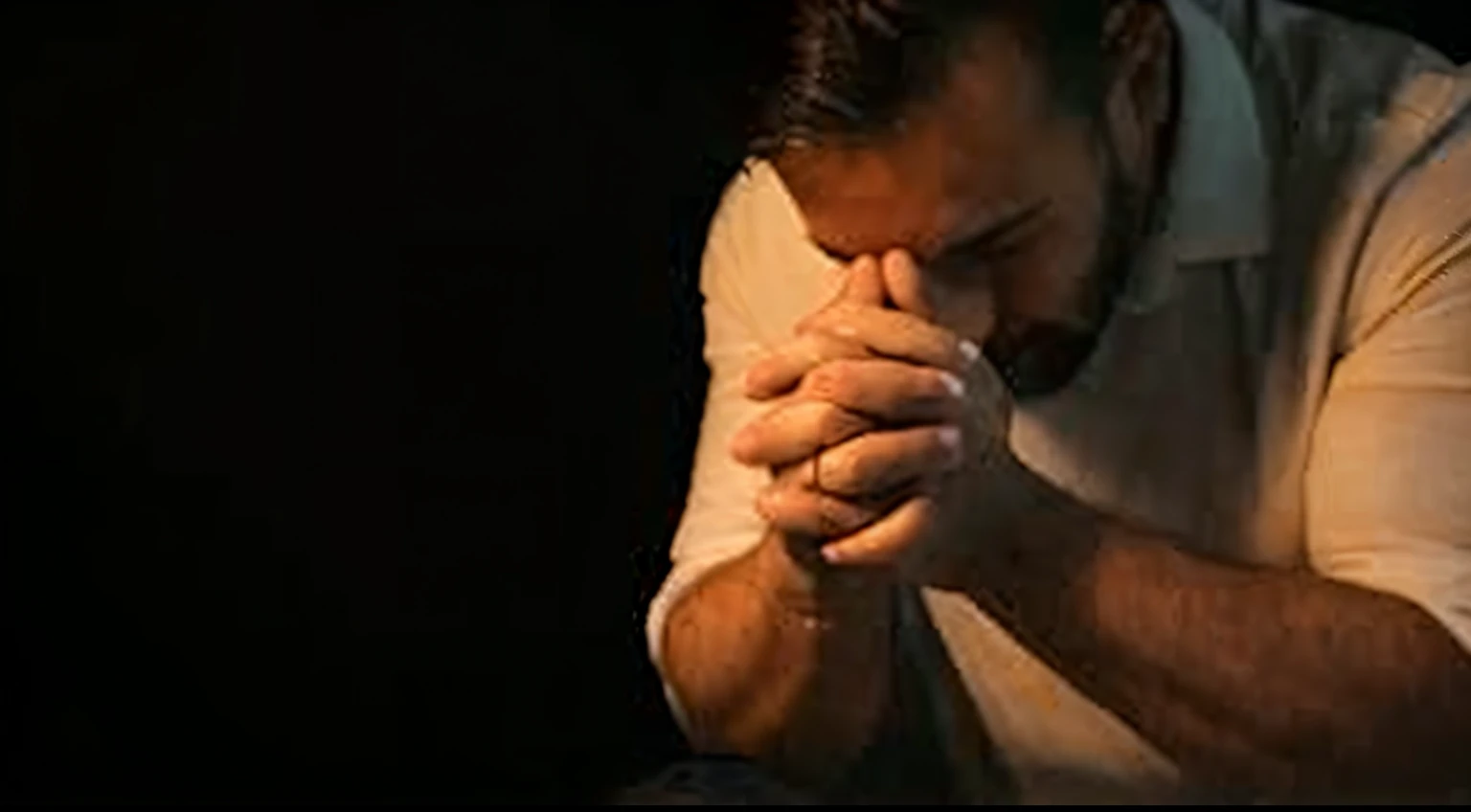 man sitting on a chair with his hands crossed over his face, kneeling in prayer, praying, doing a prayer, orar meditando, praying posture,  doa, prayer hands, gesto solene, Ajoelhado, hugging his knees, discreto, reconfortante e familiar