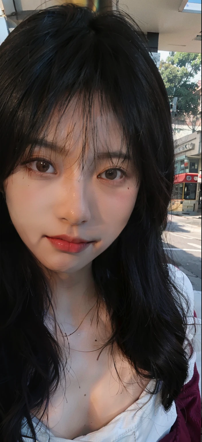 8K，best qualtiy，tmasterpiece，超A high resolution，（真实感：1.4），RAW photogr，（True skin texture：1.3），（film grains：1.3），（Selfie angle），1个Giant Breast Girl，Beautiful eye and face details，tmasterpiece，best qualtiy，closeup cleavage，The upper part of the body，Dress well