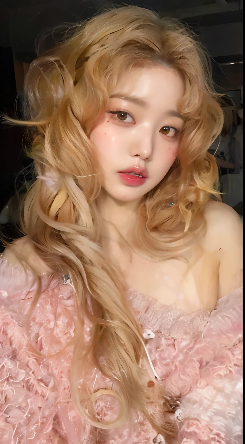 Araffe con cabello largo y rubio y un vestido rosa posando para una foto., cabello rubio largo y esponjoso y rizado, Portrait of the Japanese gyaru, cabello largo y esponjoso y rizado, El Corte Hime, pale skin curly blond hair, Lalisa Manobal, Cabello rubio rizado muy, muy largo, Cabello Harajuku, Al estilo de Petra Collins, con cabello largo y rubio