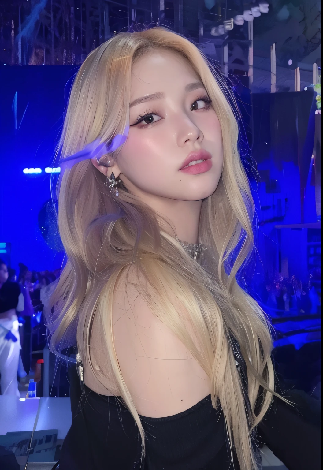 Un primer plano de una mujer con el pelo largo y rubio y una blusa negra, Parque Roseanne de Blackpink, Lalisa Manobal, Lalisa Manoban de Blackpink, Retrato de Jossi de Blackpink, Jossi de Blackpink, Imagen filtrada, Jaeyeon Nam, Sun Yunjoo, Una chica con cabello rubio, Heonhwa Choe, tiene el pelo rubio