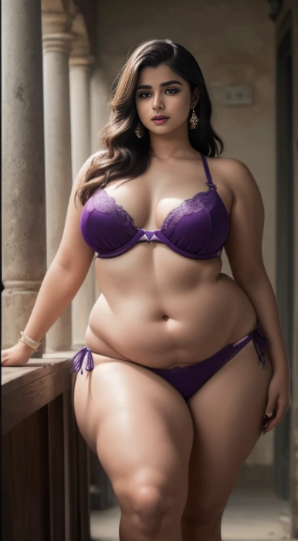Foto de cor RAW altamente detalhada, 4k, alta resolução, master part, best quality, Beautiful girl, (figura rechonchuda), (Quadris muito largos:1.5), (pele detalhada), (Detailed lips), (dentes detalhados), (Olhos detalhados), (rua da cidade de Varanasi:1.4), (Real scenario) (Rosto detalhado), (boca fechada), (Curvy:1.5), (forte) (Seios enormes:1.5), (seios grandes), (cintura fina:1.5), (cintura super fina), (cintura pequena), (cintura extremamente pequena), Comprimento total, Standing, Olhos detalhados, (dentes detalhadooca fechada, boca fechada, profundidade de campo, soft lighting, master part, best quality, intrincado, (florescer:0.7), particle effects, ray tracing, tom mapeado, altamente detalhado, liso, foco nítido, soft lighting, cinemactic, 8k, Realistic, (Antecedentes altamente detalhados:1.4), pele finamente detalhada, foco nítido, (cinematic lighthing, soft lighting, Alia Bhatt, INDIAN, cabelos longos, talons, purple bikini, purple push up bra, tangas roxas, talons, colar, jaw