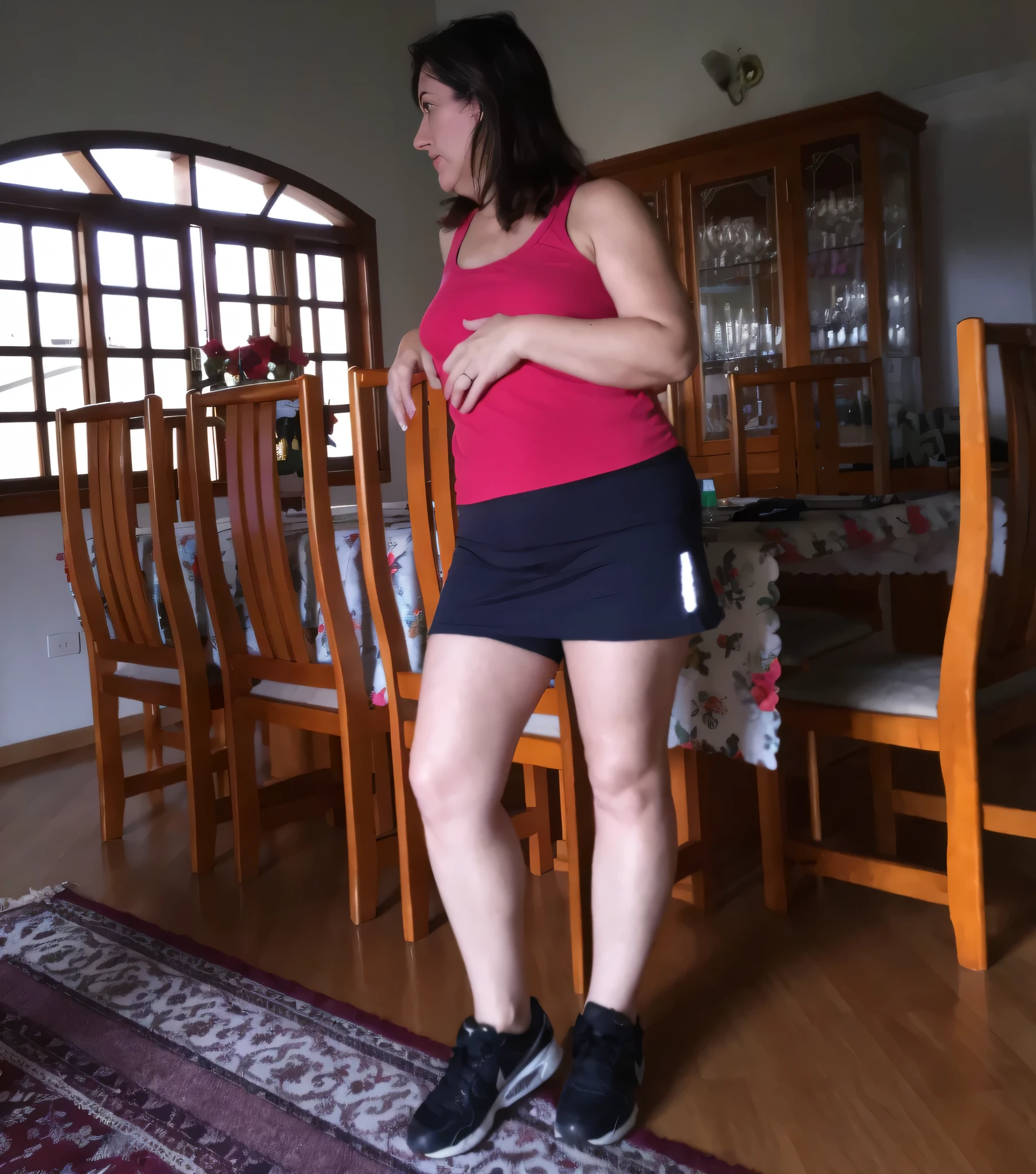 woman in a pink shirt and black shorts standing on a rug in a room, side view of her taking steps, usando saia, Tiro lateral, lunging at camera :4, Bermudas, in good physical shape, mini-saia, tiro na perna e no quadril, usando uma saia, minissaia, pose lateral, tiro de corpo inteiro, view of the back, Photo adjustment